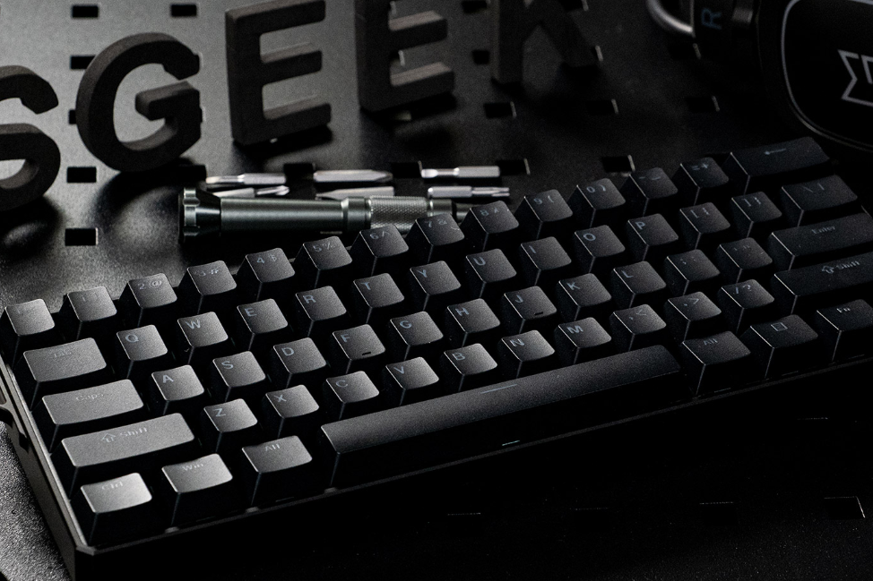 65 vs 60 Keyboard Which Compact Layout Fits You MonsGeek FUN60 Ultra TMR