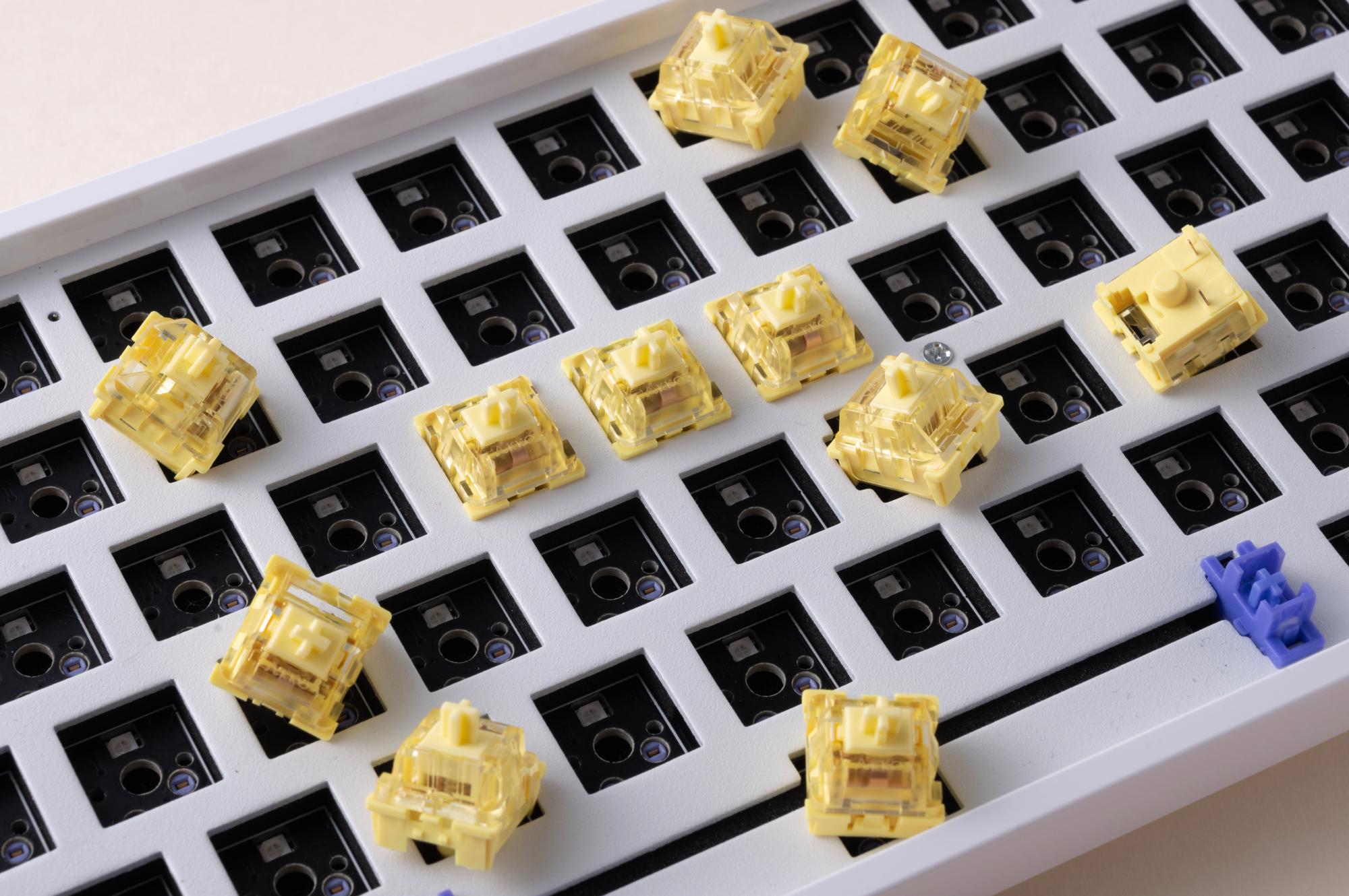 What is the Best Mechanical Keyboard Switch MonsGeek-Akko-V5-Creamy-Yellow-Pro-Switch