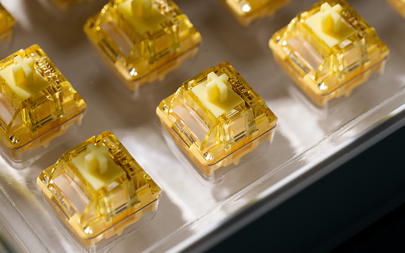 Akko_Creamy-Yellow-V5-Pro-Switches-4